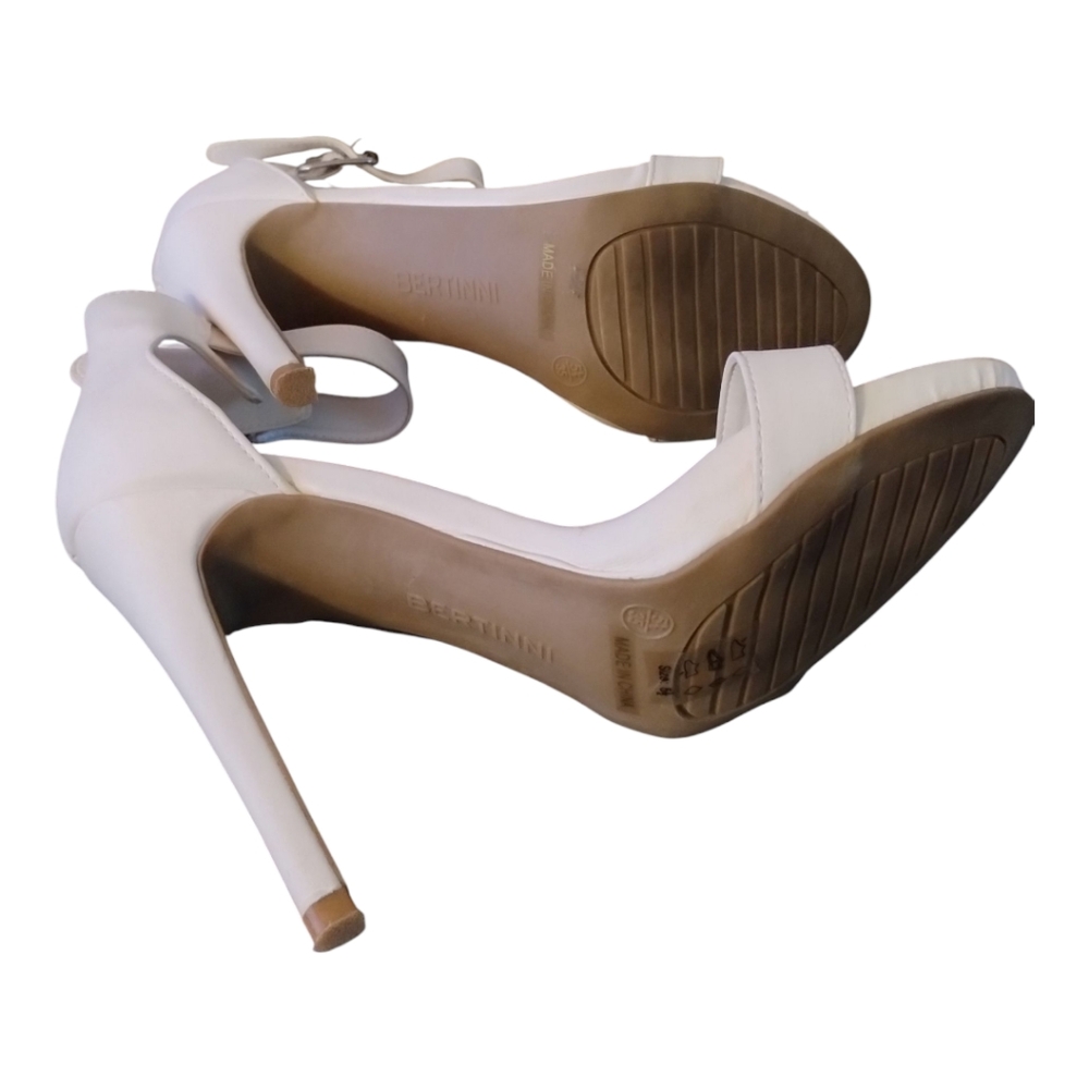 Bertinni Women's 5.5 White Single Strap Heels Classic - Picture 6 of 7